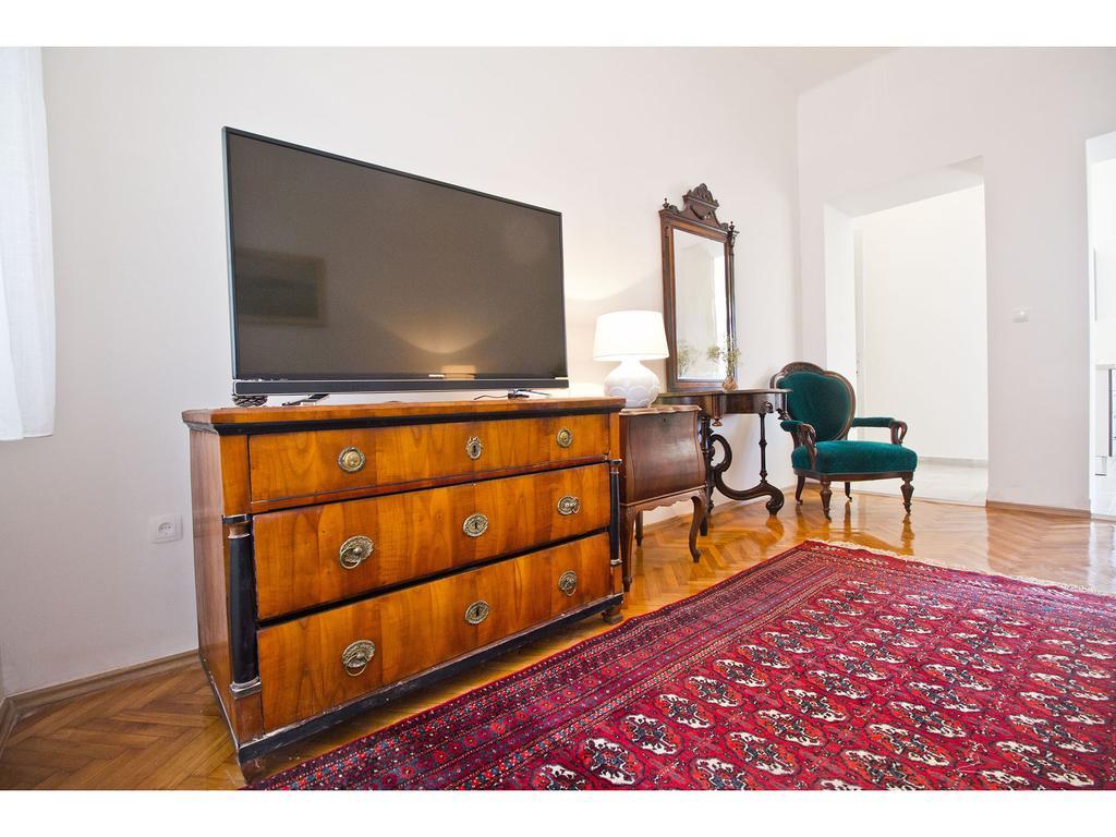 Grand Apartment